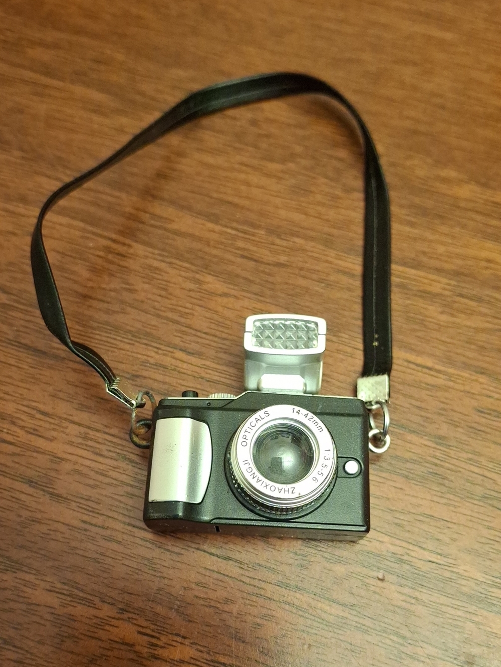 Point-and-Shoot Camera Black Silver Purse Charm Pleather & Resin Photo New